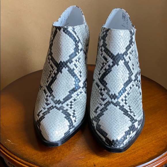 Kendall + Kylie snakeskin bottles size 8 - Picture 2 of 8